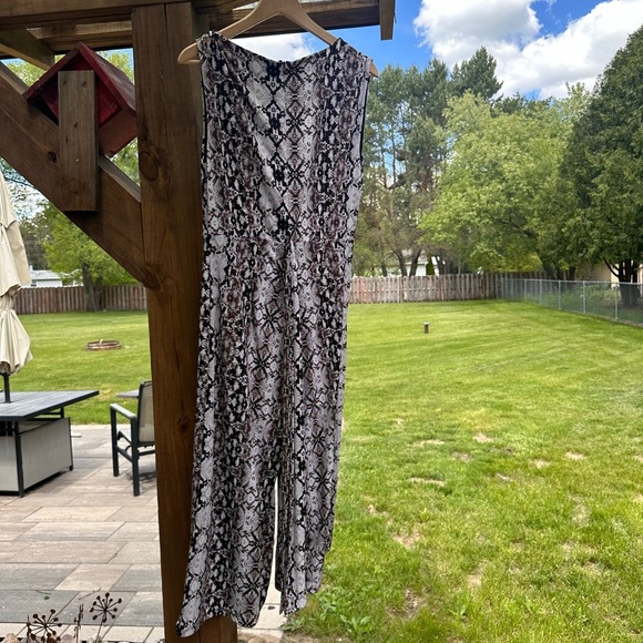 Nicole Miller Animal Print V-Neck Romper/Jumpsuit Women’s 10 - Picture 6 of 14